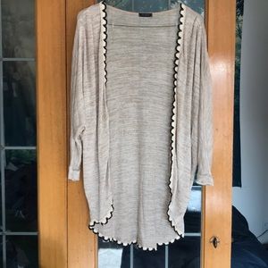 Scalloped light cardigan/shrug